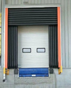 Dynamische Belastung 6800kg/ Statische Belastung 13600kg Ladebucht-Dockniveller mit schiefefreiem Muster Stahlplatte aus Baosteel