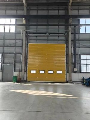 kaufen Insulated Industrial Sectional Doors with 40mm Thickness and AC 220V-240V Motor for Secure and Wind-Resistant Applications online manufacture