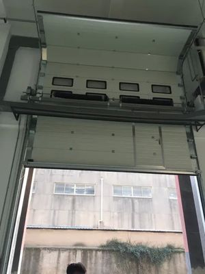 kaufen Industrie Sektionaltor mit Polyurethan-Isolierung, 40 mm Dicke und AC 220V-240V Motor online manufacture