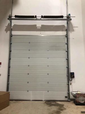 0.4mm Galvanisierter Stahl Industrie-Abschnitttüren Farbe