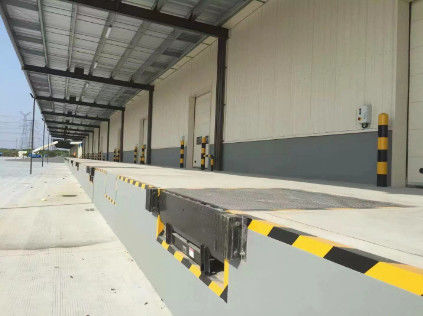 Langlebiger hydraulischer Dockleveler einfacher Betrieb Entladen und Verladen Dock Truck Leveler