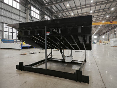 Schwarzer hydraulischer Dockleveler Anpassungsfähige hydraulische Dockliftplattform