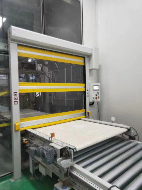 Versammlungslinie Hochgeschwindigkeits-Industrielle Schnelltür mit PVC-Vorhang Transparentes Fenster