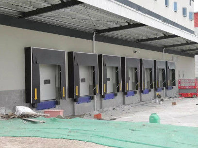 Schwarzes PVC-Gewebe Industrie-Rückziehbare Hafenunterkunft Kratzfeste Front