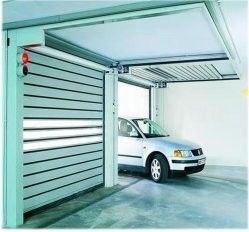 Hochwertige galvanisierte Stahl-Sicherheitsschnitt Garagentür für Wohn- / Lager / Garage usw.
