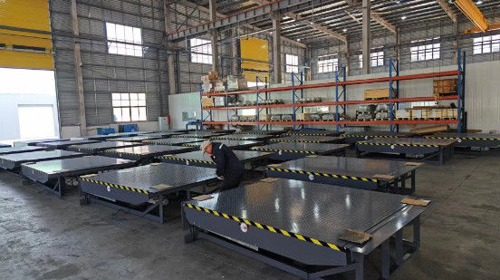 Automatischer hydraulischer Dockleveler mit individueller Größe und Ladekapazität für Lagerladestellen