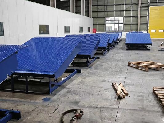 Automatischer hydraulischer Dockleveler mit individueller Größe und Ladekapazität für Lagerladestellen