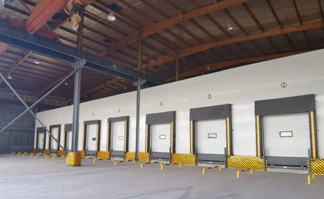 Industrielle automatische isolierte Metall-Sandwich-Platte Stahl Außenbereich Schiebelift Oberhaus Garage Roll-Up-Tür