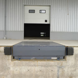 Automatischer Dockleveler für Logistikzentren