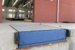 Energieeffizienter hydraulischer Dockleveler für reibungslose Ladevorgänge