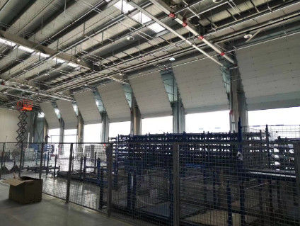 Hochwertige isolierte Garagentüren für energieeffiziente Lagerhallen